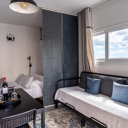 - Coastal Comfort 아파트